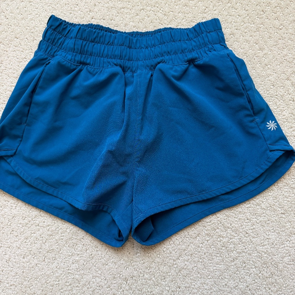 Athleta Girl Run Free 2.5" Short size 6
